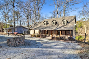 The Captains Quarters in Rogers with Covered Porch!